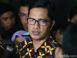 Febri Diansyah Unggah Baliho Wajah Firli Bahuri: Program KPK?