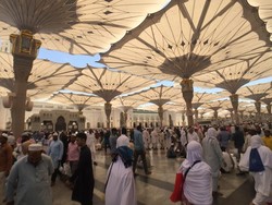 Percaya Tawaran Orang, Bapak Ini Kehilangan Rp 13 Juta di Masjid Nabawi