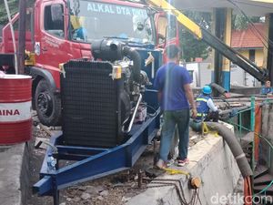 Kurangi Bau, 3 Pompa Hydraflow Dipasang di Kali Item