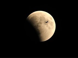 Gerhana Bulan Total dari Jepretan Lensa yang Menakjubkan