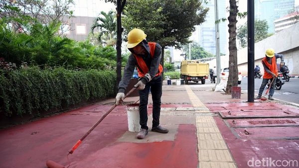 Pengecatan Trotoar Sambut Asian Games 2018