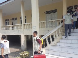 KPK Bawa 1 Koper Berkas Usai Geledah Ruang DPRD Lampung Selatan