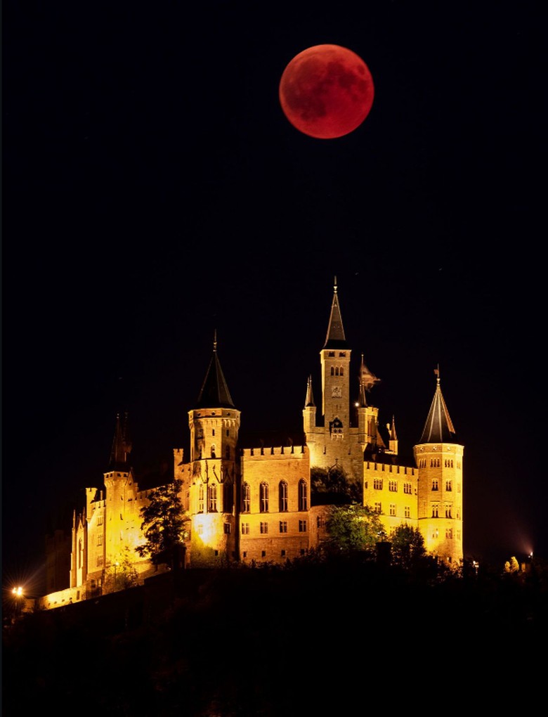 Gerhana Bulan Total dari Jepretan Lensa yang Menakjubkan