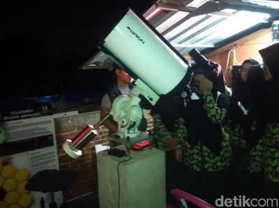 Melihat Serunya Pemantauan Gerhana Bulan di Imah Noong Lembang
