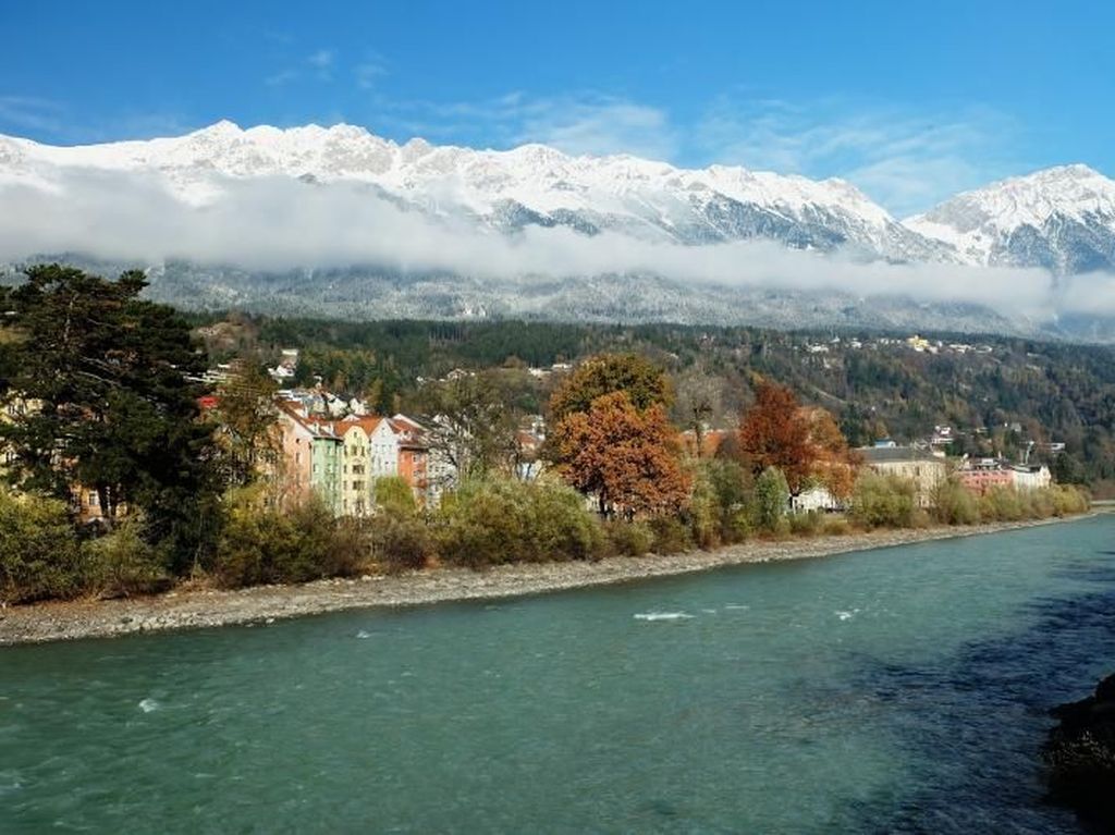 Kota Kecil Cantik di Eropa, Dikelilingi Pegunungan Alpen Kota Kecil Cantik di Eropa, Dikelilingi Pegunungan Alpen