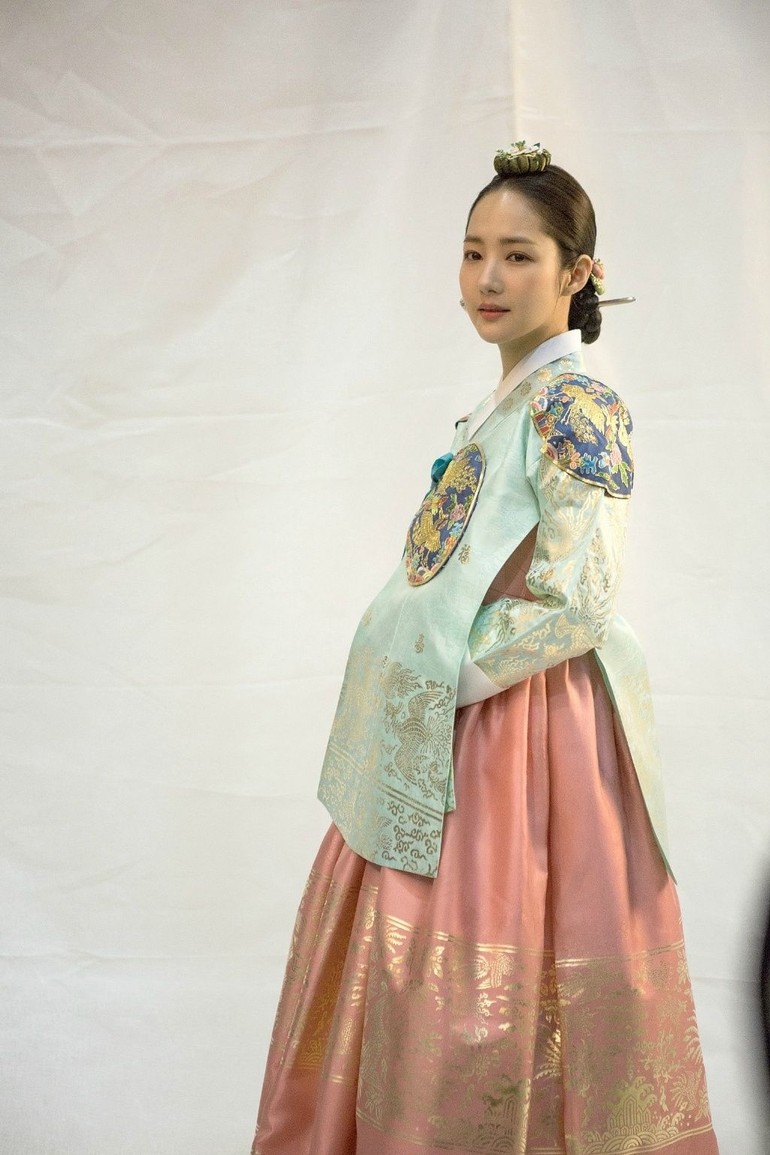 Seperti Ini Wajah Park Min Young Si Sekretaris Cantik