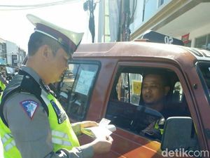 Ugal-ugalan Bawa Penumpang, Polisi Razia Sopir Tembak di Garut