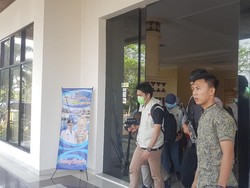 Geledah Ruang Bupati Lampung Selatan, KPK Bawa 1 Koper Dokumen