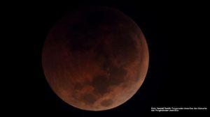 Potret Gerhana Bulan Total yang Pukau Indonesia