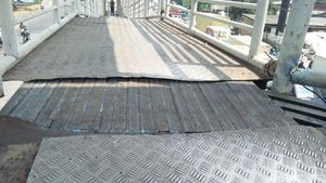 Foto: Wajah JPO Rusak di Daan Mogot yang Sudah Ditambal