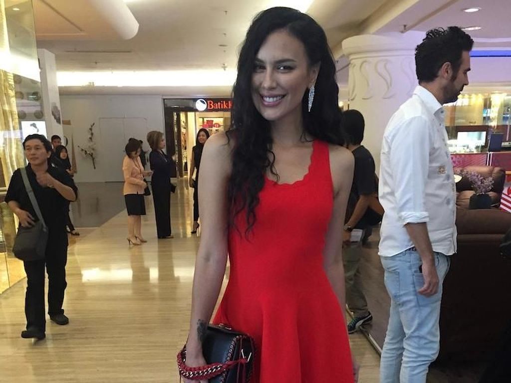 Makin Tua, Sophia Latjuba Enjoy Saja dan Bersyukur Tetap Sehat Makin Tua, Sophia Latjuba Enjoy Saja dan Bersyukur Tetap Sehat