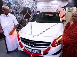 Salut! Petani Ini Nabung 80 Tahun untuk Bisa Beli Mercedes-Benz