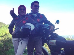 Romantis Banget, Ridwan Kamil Turing Motor Bareng Milea