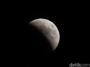 Warga Aceh Diimbau Salat Khusuf Saat Gerhana Bulan Warga Aceh Diimbau Salat Khusuf Saat Gerhana Bulan