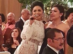 Krisdayanti Duet Bareng Mayangsari, Ekspresi Bambang Tri Bikin Salfok