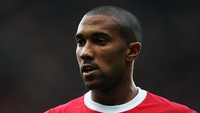 Di tahun 2009, semasa di Arsenal, Gael Clichy mencibir bahwa pemain yang mata duitan akan berakhir di Manchester City. Dua tahun berselang, Clichy bergabung ke City -- pada prosesnya meraih sejumlah gelar juara, di antaranya dua titel Premier League. (Foto: Bryn Lennon/Getty Images)