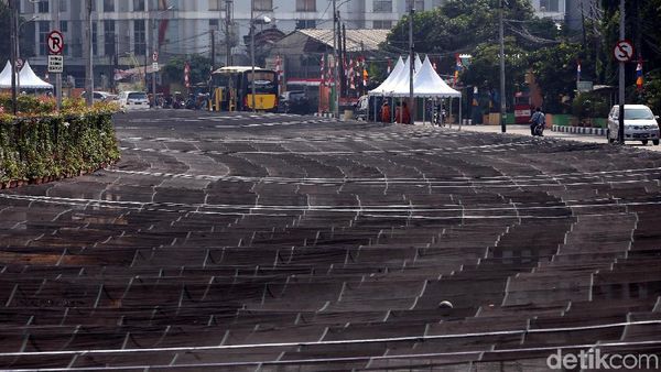 Kali Item Masih Ditutup Waring