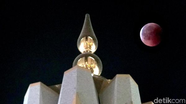 Potret Gerhana Bulan dari Masjid Nabawi