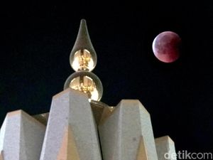 Potret Gerhana Bulan dari Masjid Nabawi