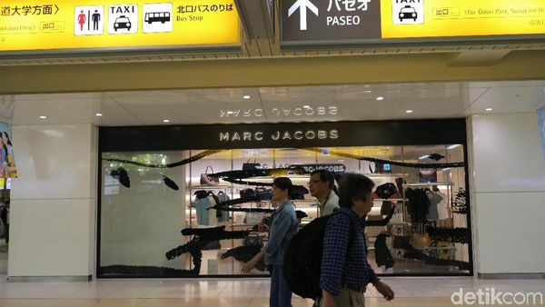 Potret Mal di Dalam Stasiun Jepang