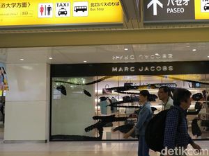 Potret Mal di Dalam Stasiun Jepang