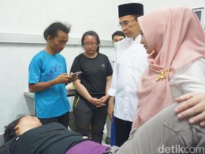 TGB Jenguk Korban Gempa 6,4 SR di NTB