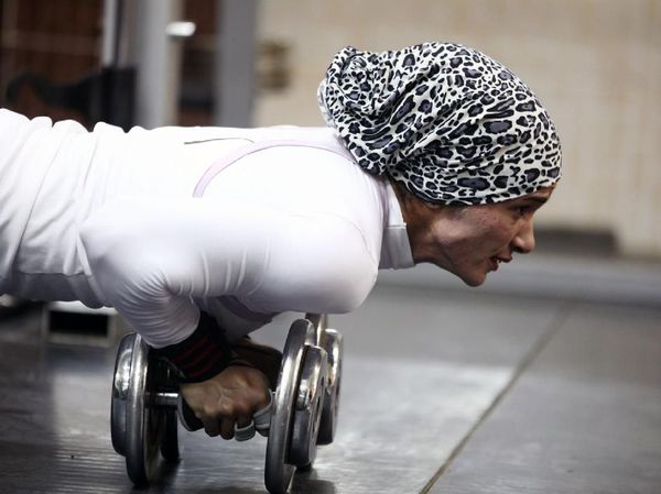 Kenalkan Kholoud Essam, Perempuan Besi Berhijab dari Mesir