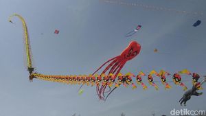 Foto: Serunya Festival Layang-layang di Pantai Purworejo