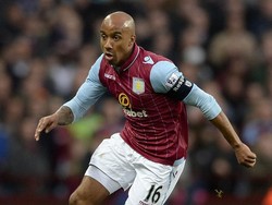 Di akhir musim 2014/2015, di tengah santernya spekulasi masa depan, Fabian Delph menegaskan bakal tetap setia bersama Aston Villa dan takkan pindah ke klub lain. Cuma hitungan hari, Delph telah resmi bergabung ke Manchester City. (Foto: Gareth Copley/Getty Images)
