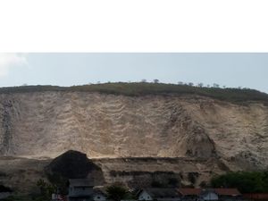Begini Cerita Korban Selamat Longsor Tambang Mangan di Jember Begini Cerita Korban Selamat Longsor Tambang Mangan di Jember