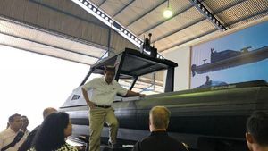 Di Banyuwangi, Luhut Kunjungi Pabrik Tank Boat Antasena