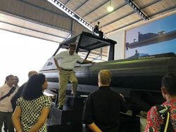 Di Banyuwangi, Luhut Kunjungi Pabrik Tank Boat Antasena