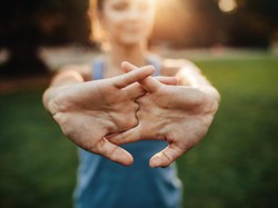 Mengenal Pemanasan Statis, Manfaat, dan Contoh Gerakannya