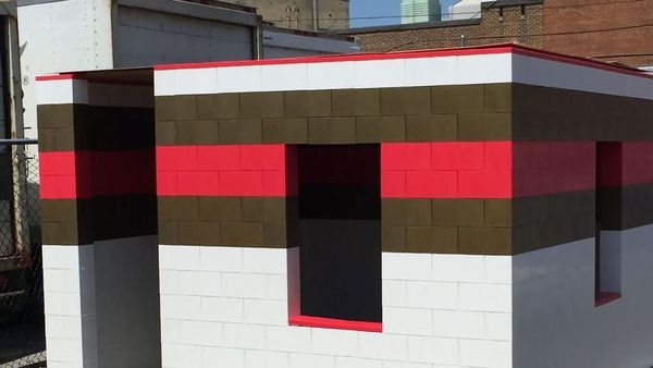 Punya Rumah Ini Serasa Tinggal dengan Lego Raksasa