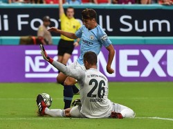 Salah satu aksi kiper Bayern Sven Ulreich menghadang winger City Brahim Diaz di babak pertama pertandingan. (Foto: Jasen Vinlove-USA TODAY Sports)