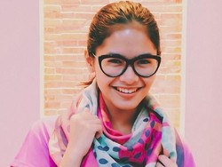 Iis Dahlia Dihujat, Anak Jualan Puding di Pinggir Jalan