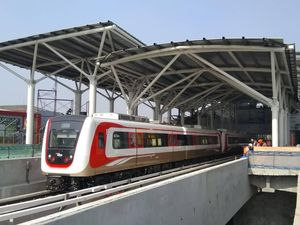 LRT Jakarta Tak Kunjung Operasi, Ini Sebabnya LRT Jakarta Tak Kunjung Operasi, Ini Sebabnya
