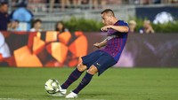 Arthur, pemain yang diboyong dari Gremio di musim panas ini, kemudian menggandakan skor di menit ke-29. Pemain yang disebut-sebut perpaduan Xavi Hernandez dan Andres Iniesta itu menceploskan gol indah lewat sepakan dari luar kotak penalti. (Foto: Mark J. Rebilas-USA TODAY Sports)