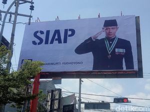 Jokowi ke Makassar, Muncul Baliho Raksasa AHY SIAP