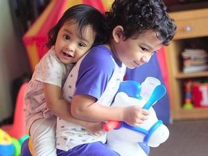 Dua Anak Shireen Sungkar Ini Akur Banget, Adem Deh Melihatnya