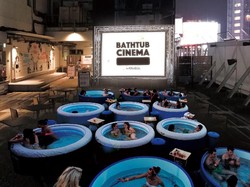 Berendam Sambil Nonton Bioskop, Mau?