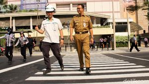 Anies Jajal Pelican Crossing di Jalan Thamrin