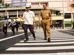 Anies Jajal Pelican Crossing di Jalan Thamrin