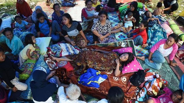 Malam Ini Warga Sembalun Korban Gempa Masih Menginap di Posko