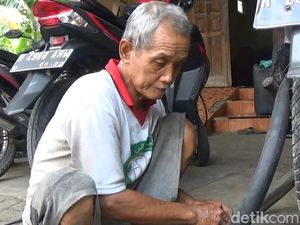 Bikin Haru, Kakek Penambal Ban di Semarang Ini Akhirnya Naik Haji