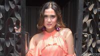 Saat Meggy Diaz Pamer Bahu