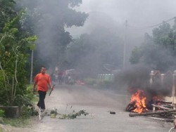 Bentrok di Jambi, Banyak Motor Dibakar di Jalanan