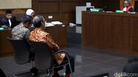 Sidang Perdana Keponakan dan Orang Dekat Novanto