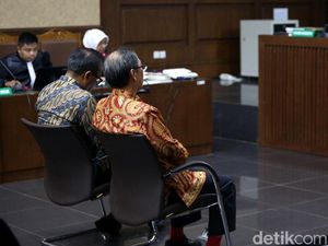 Sidang Perdana Keponakan dan Orang Dekat Novanto Sidang Perdana Keponakan dan Orang Dekat Novanto