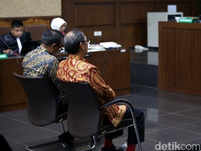 Sidang Perdana Keponakan dan Orang Dekat Novanto